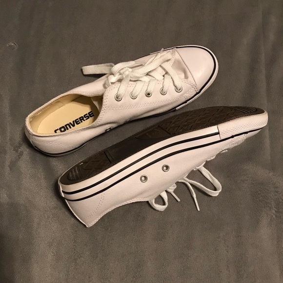 Converse Shoes - CCO Like New White Converse Women’s Size 8
